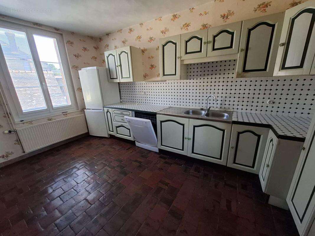 Immeuble comprenant 3 appartements 205m² + dépendances RUGLES - photo 2