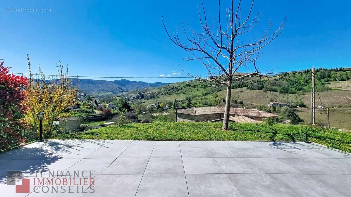 Maison à VAUX-EN-BEAUJOLAIS