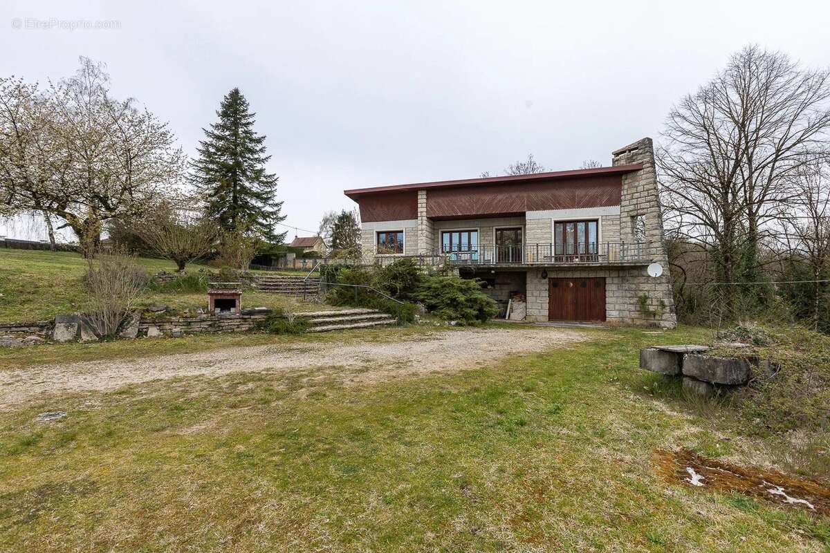 Maison à PORCIEU-AMBLAGNIEU