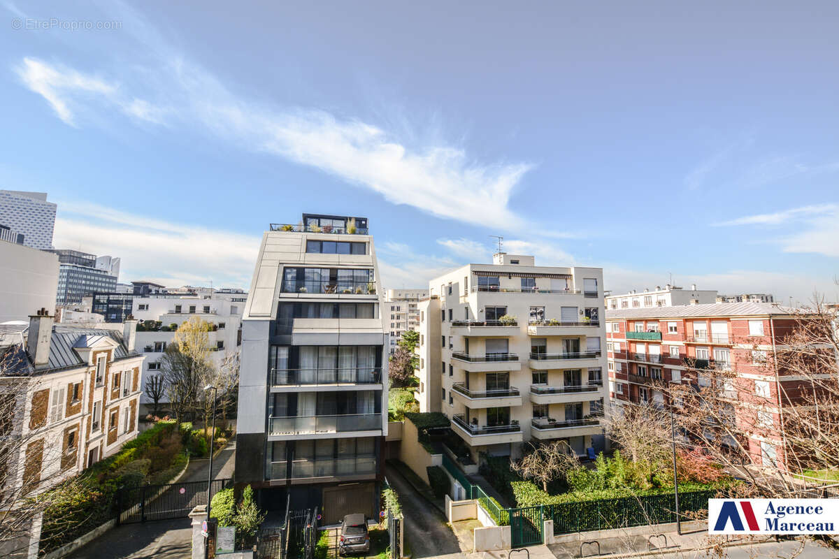 Appartement à COURBEVOIE