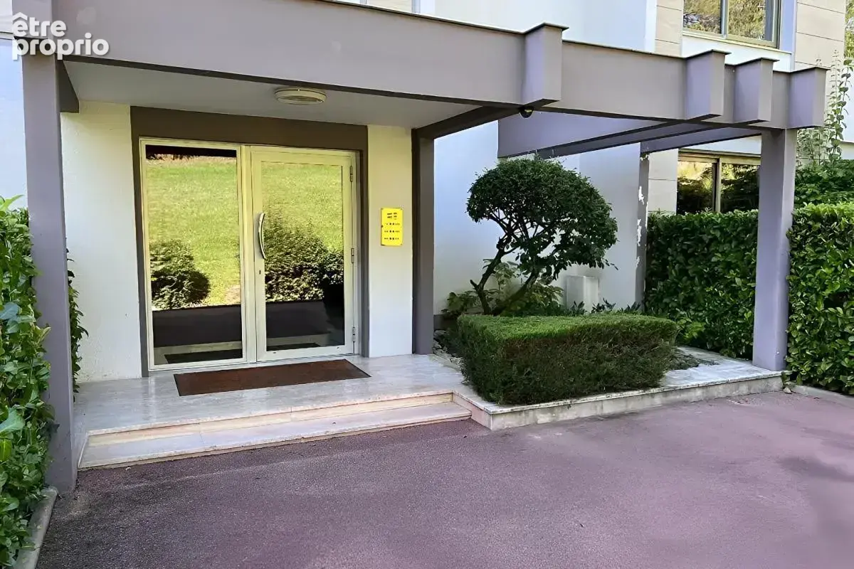 CHARBONNIERES  LES BAINS . Appartement  109m2 - 4 pièces- Avec terrasse ,cave et garage - photo 16