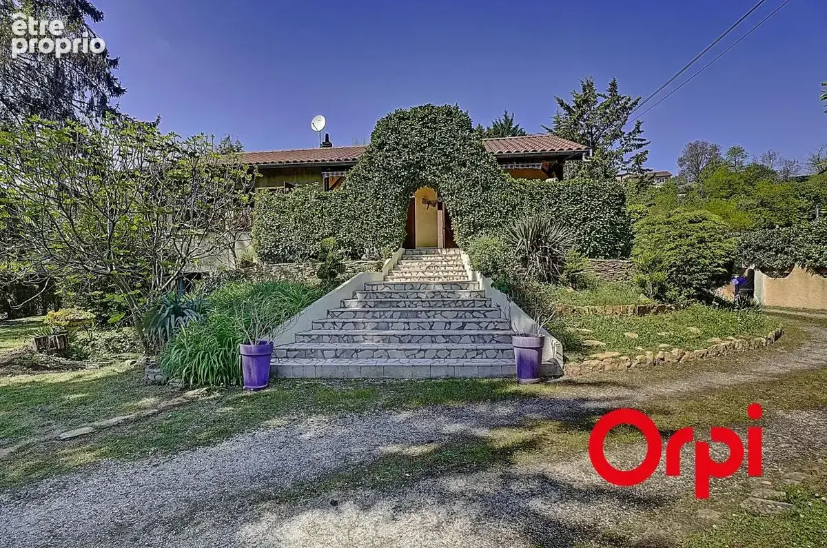Maison familiale de 195m2 à Cailloux-sur-Fontaines - photo 2