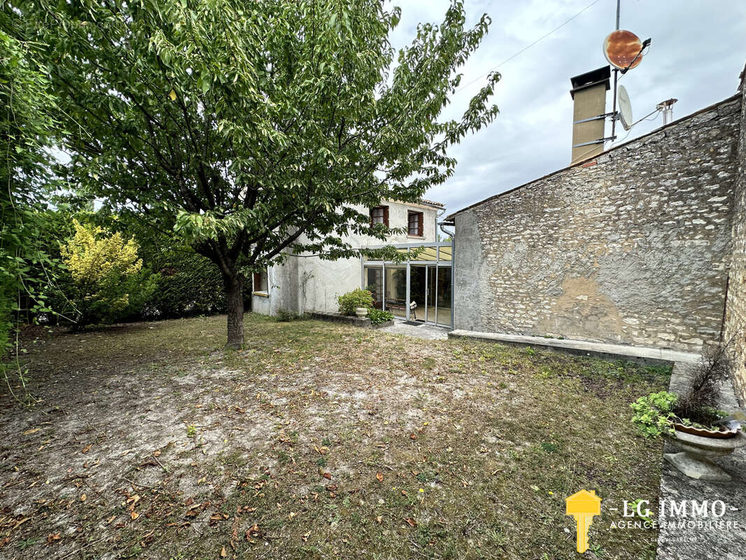 Maison à SAINT-ROMAIN-SUR-GIRONDE