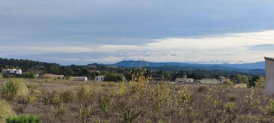 Terrain 600 m² à Leuc  - photo 1