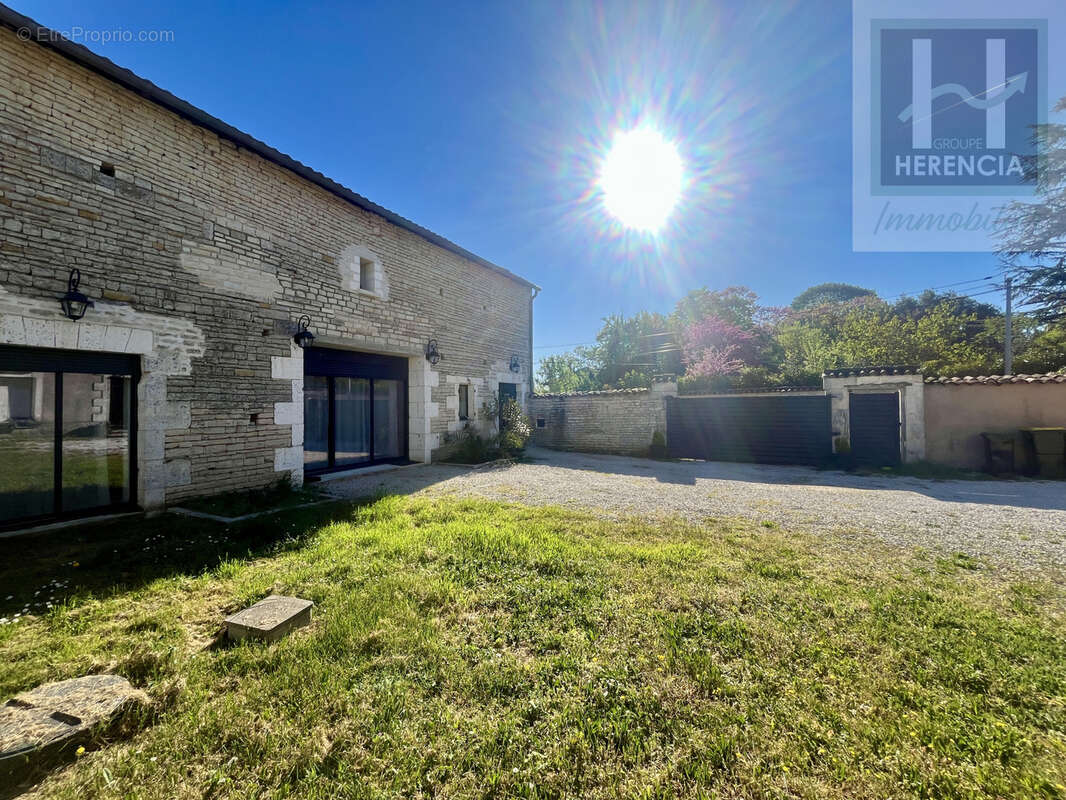 Maison à VILLEJOUBERT