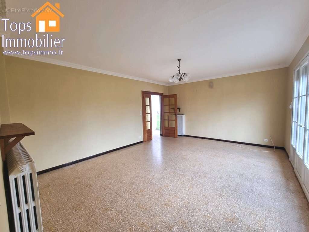 Maison de plain pied avec terrain et petite dépendance - photo 4