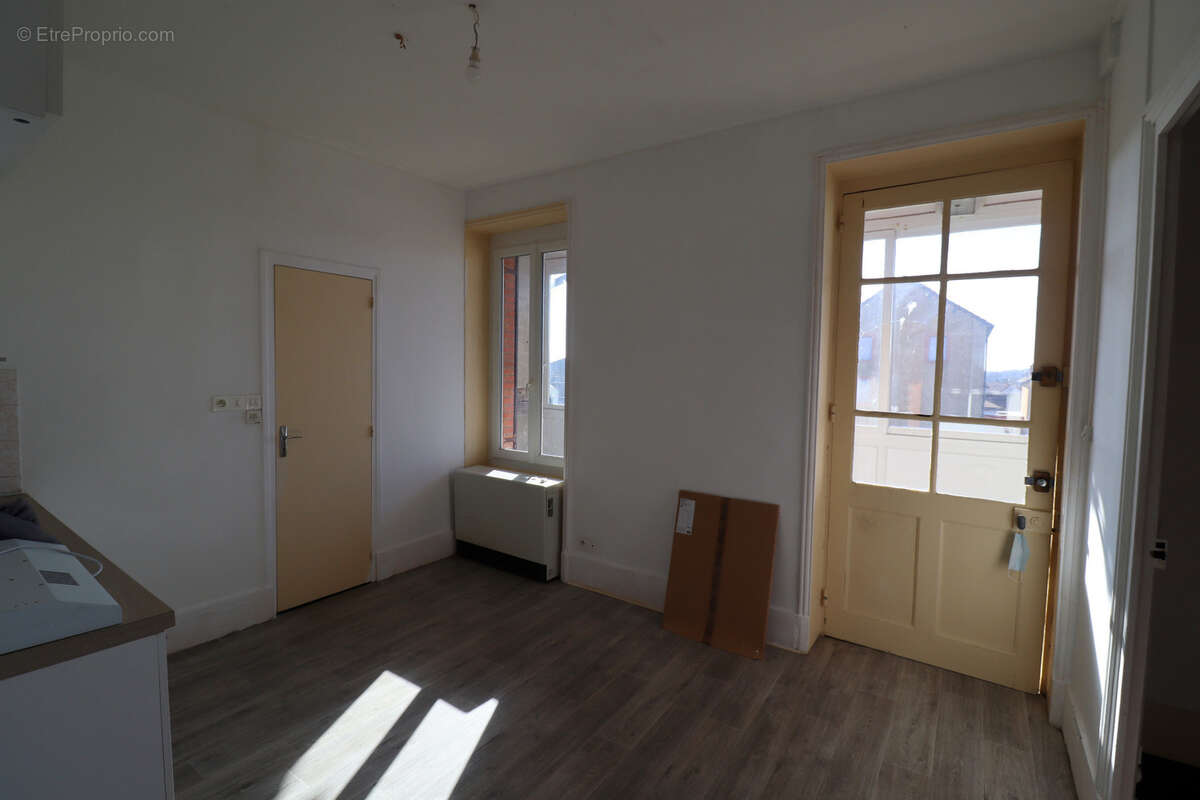 Dpt Saône et Loire (71), à vendre ROMENAY immeuble - 4 appartements et 1 local commercial - photo 17