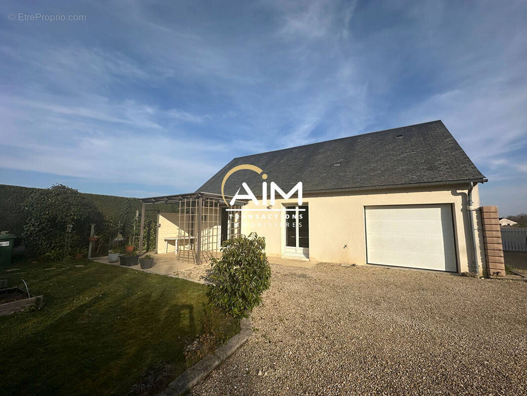 Maison à PARCAY-MESLAY