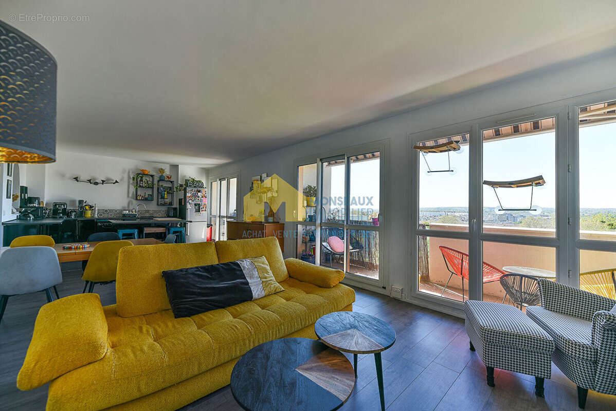 Appartement à FRESNES