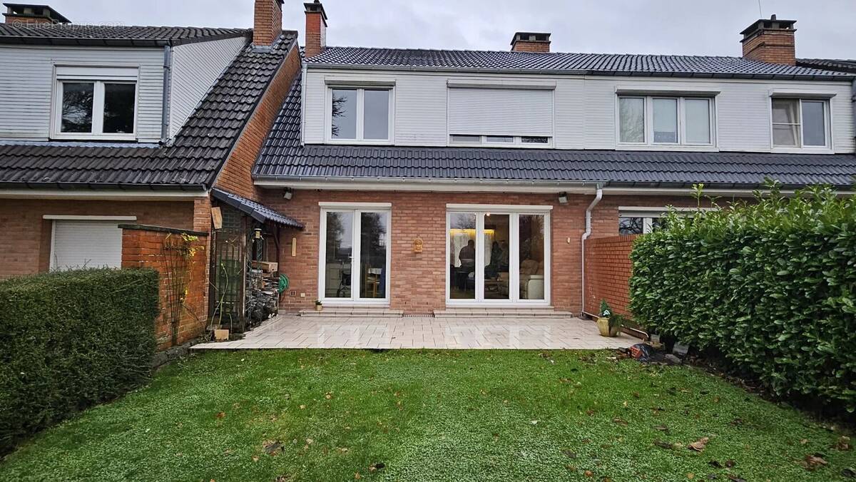 Maison à NEUVILLE-EN-FERRAIN