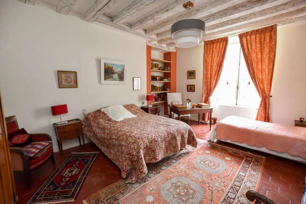 Maison à SAINT-VINCENT-DU-LOROUER