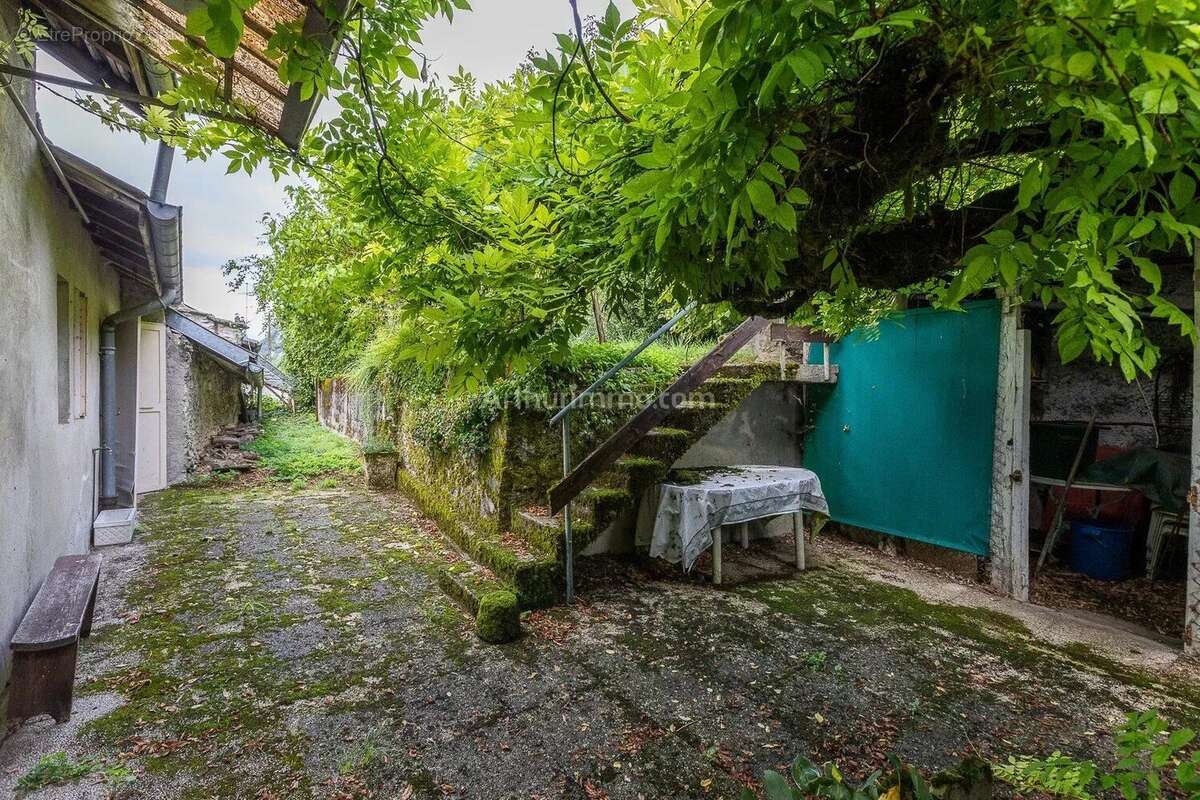 Maison à VIRIEU-LE-GRAND