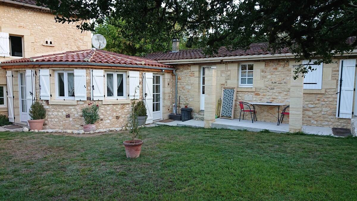Maison à SAINTE-FOY-DE-LONGAS