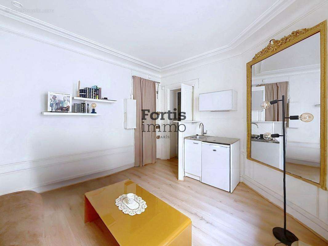 Appartement à PARIS-1E