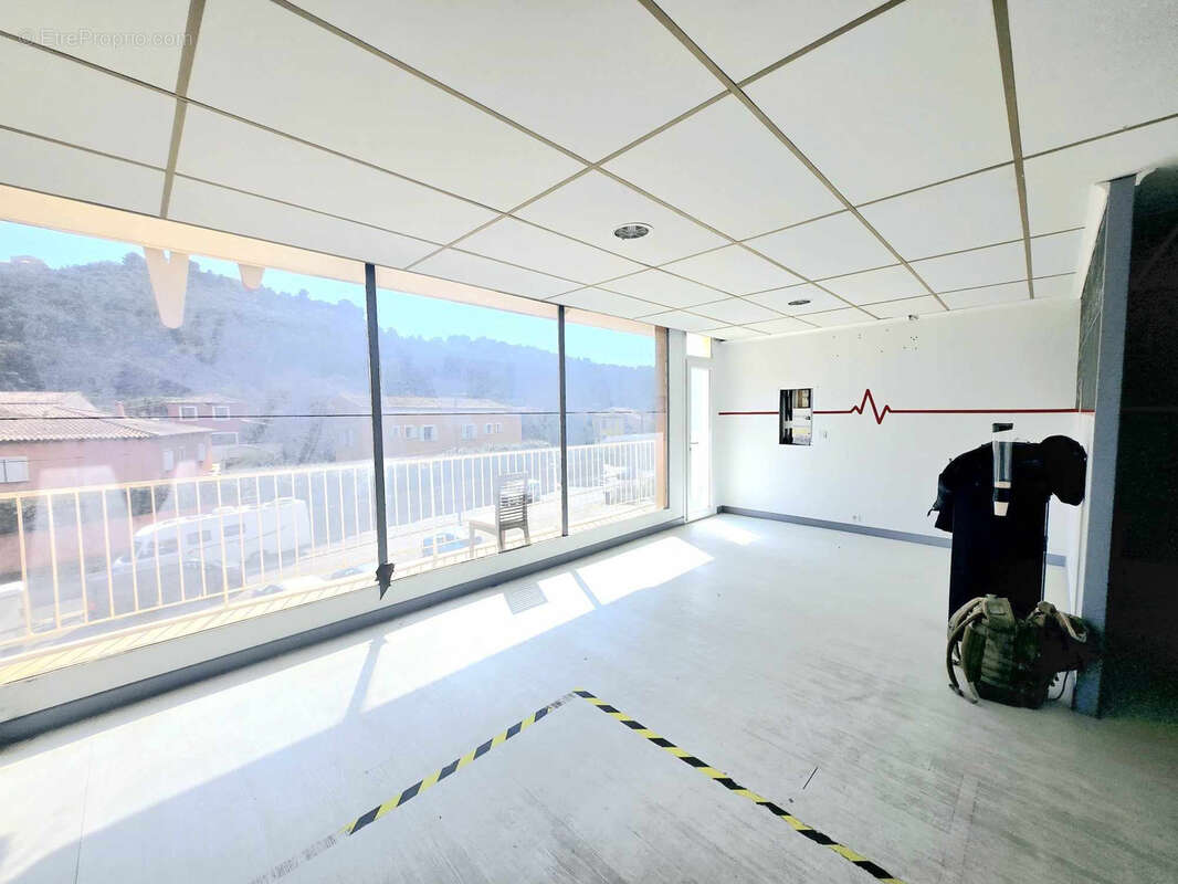 Commerce à SIX-FOURS-LES-PLAGES