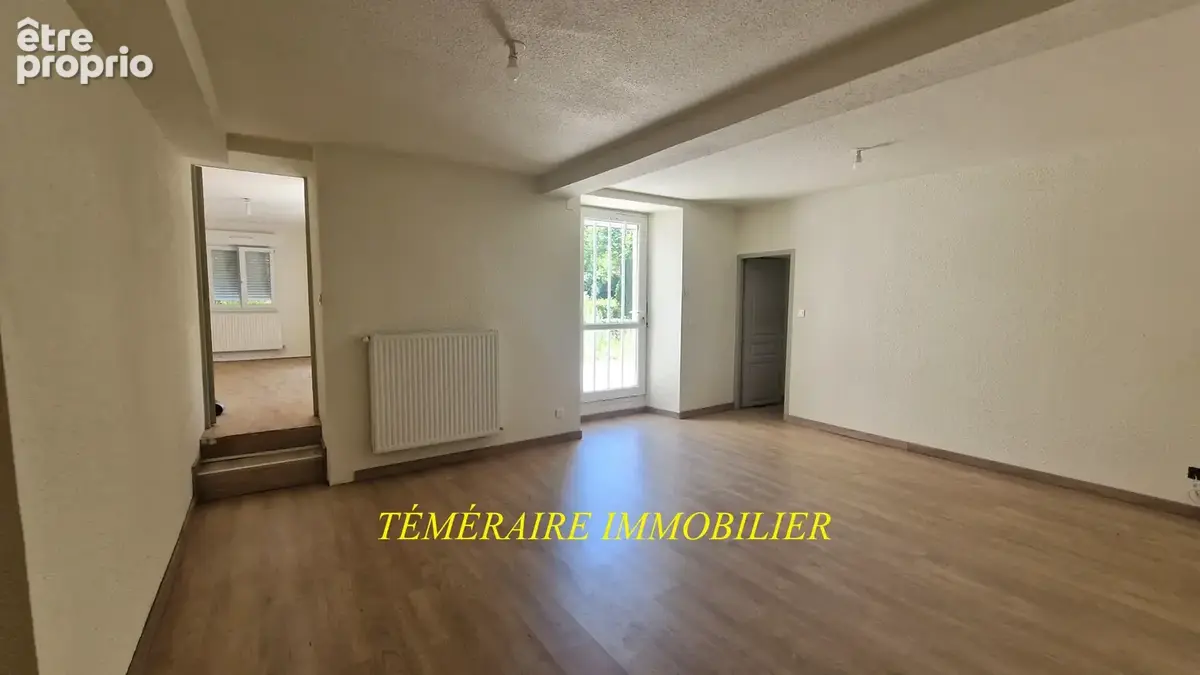 MONNET-LA-VILLE - Grand T4 en duplex de 165m2 - photo 8