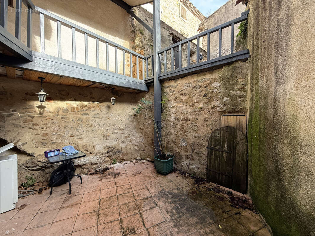Maison à SAINT-GUILHEM-LE-DESERT