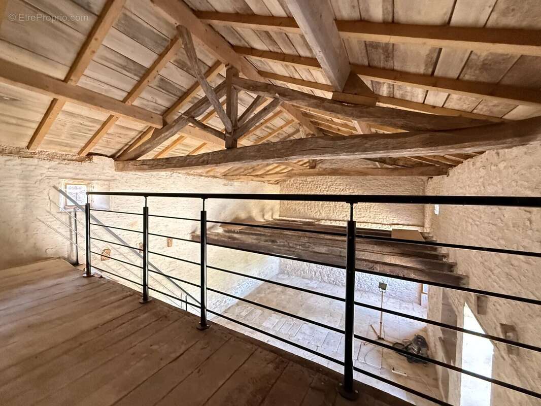 Magnifique grange rénovée de 4 chambres avec possibilité d'aménager un gîte de 2 chambres, piscine chauffée et dépendances – Sit - photo 19
