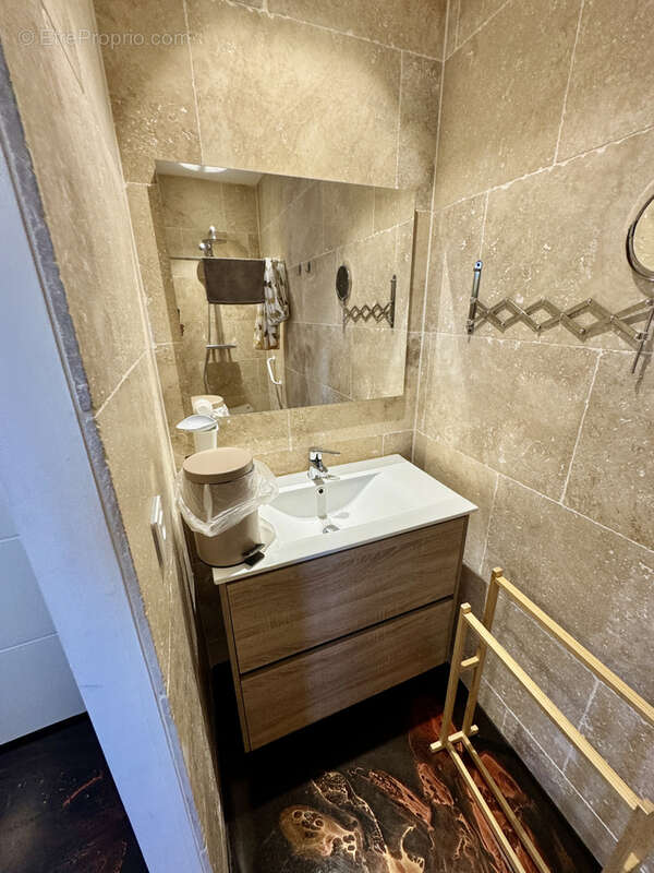 Maison à SAINTE-CECILE-LES-VIGNES