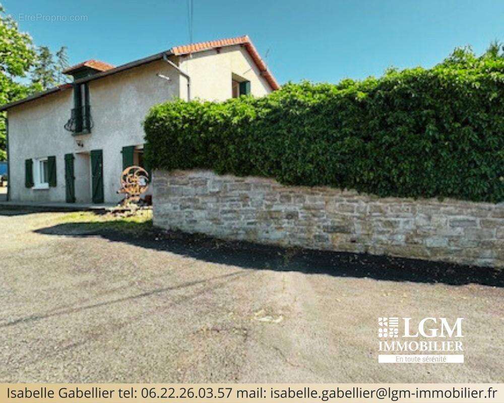 GANNAT (03800) – Maison de ville avec terrasse – Fort potentiel – Travaux de rénovation à prévoir - photo 10