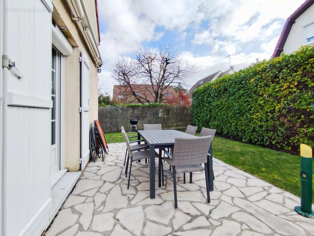 Maison à VERNEUIL-SUR-SEINE