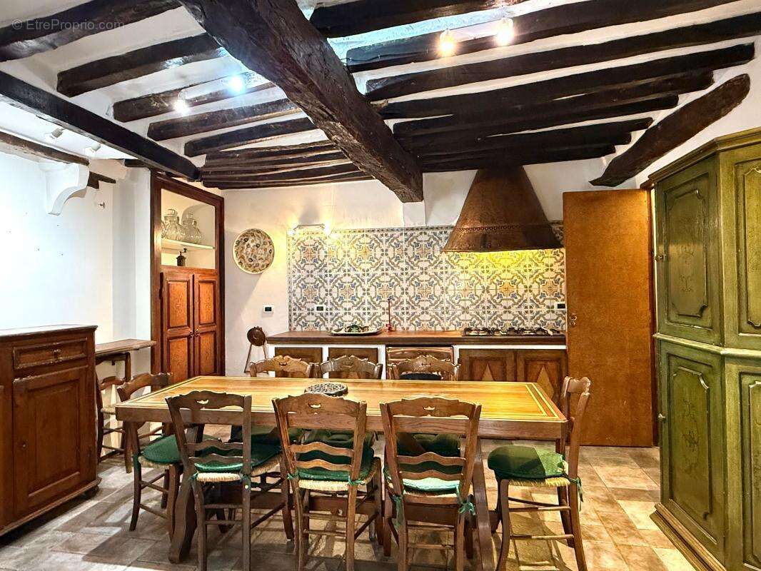 Maison à CHATEAUNEUF-GRASSE