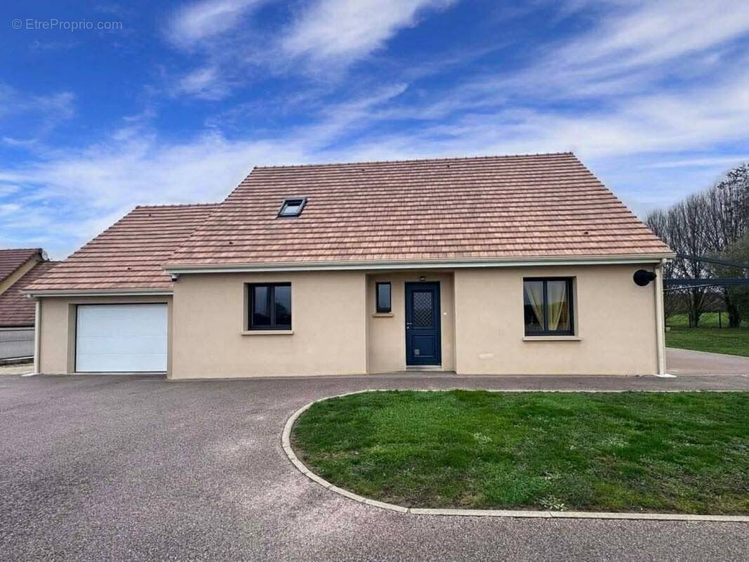 Maison à SAINT-PIERRE-SUR-DIVES