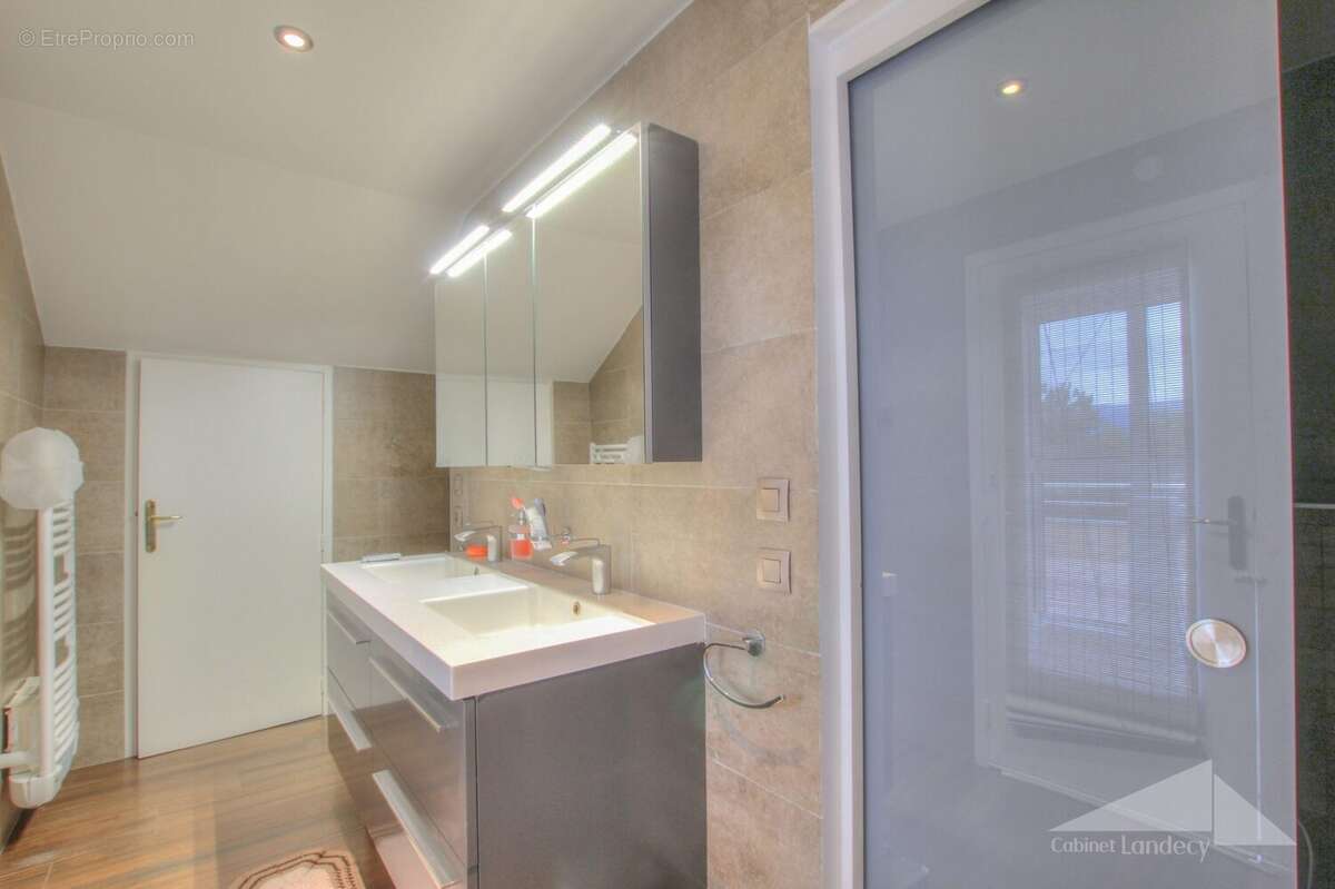 Appartement à FERNEY-VOLTAIRE