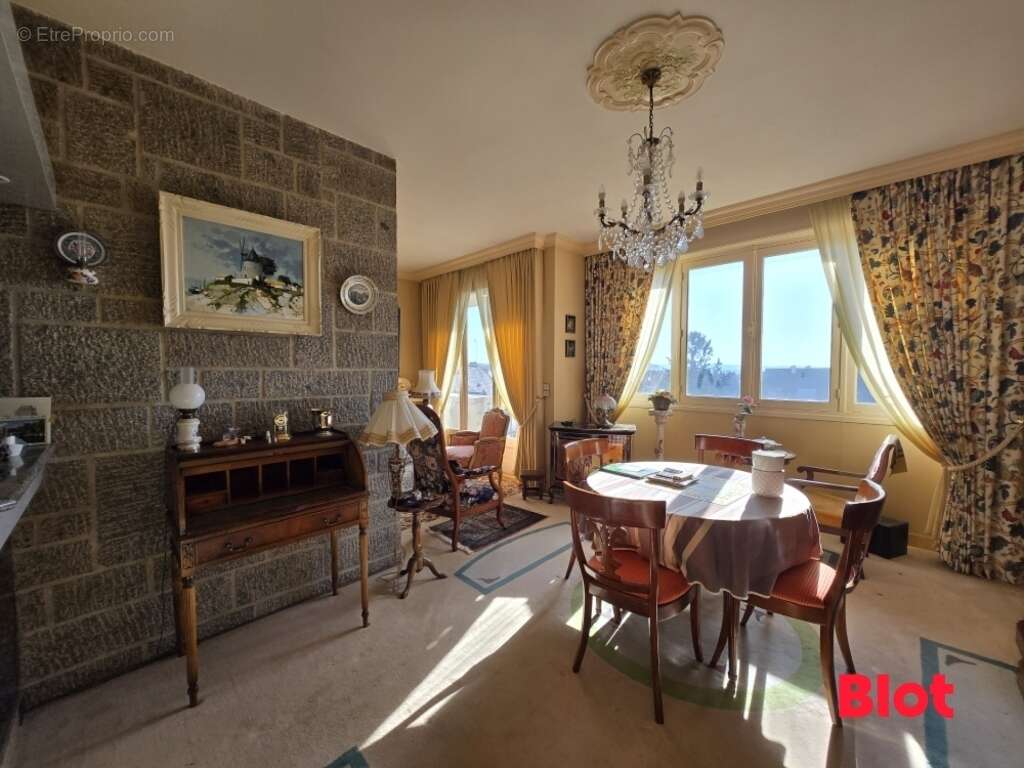 Appartement à FOUGERES