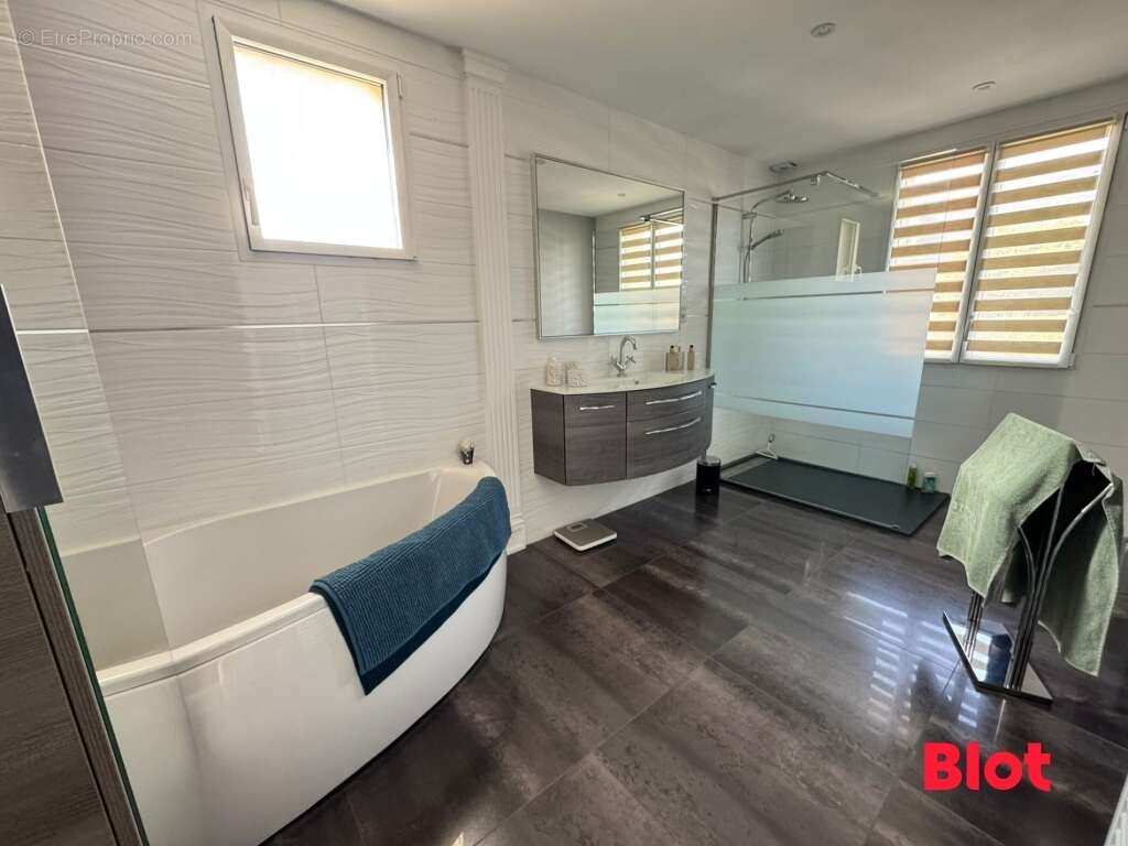 Maison à VERN-SUR-SEICHE