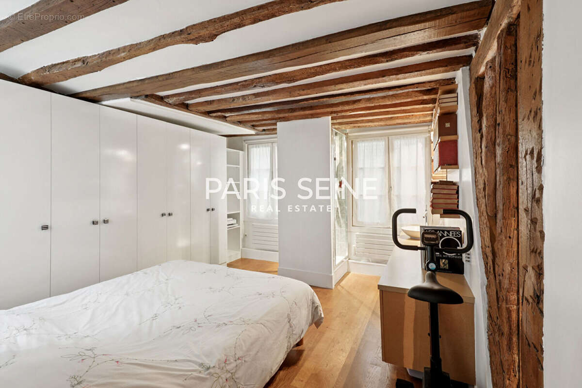 Appartement à PARIS-1E