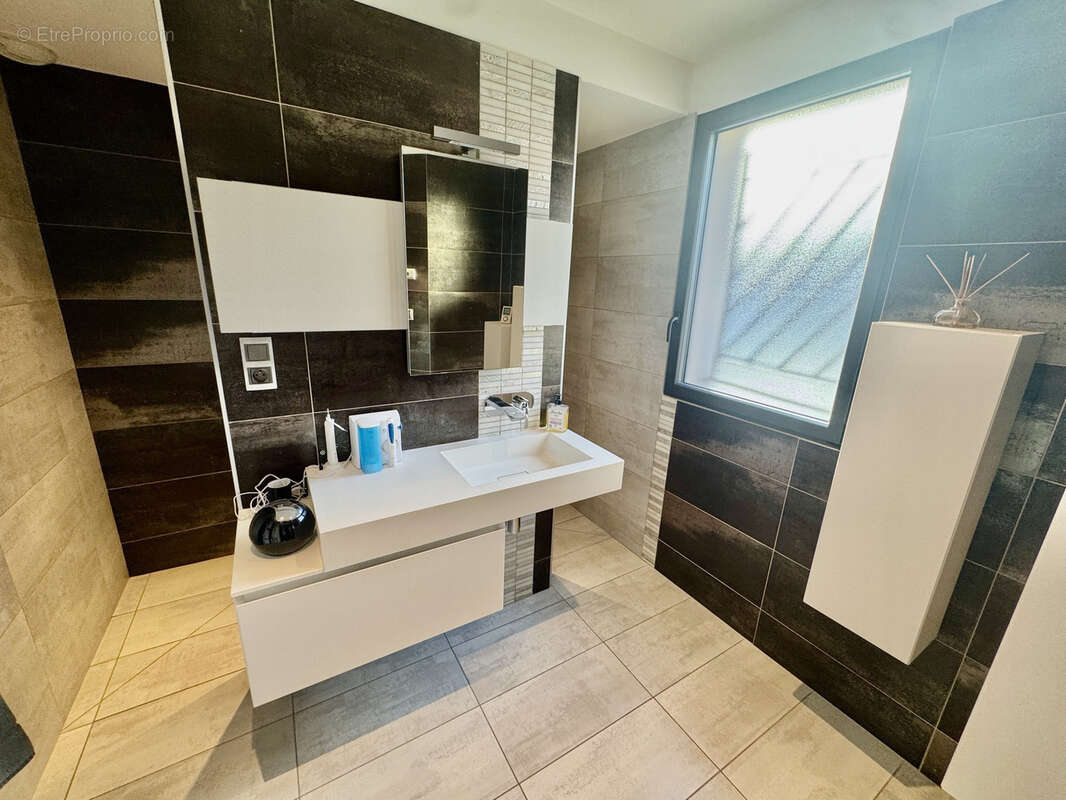 Maison à SAINTE-CECILE-LES-VIGNES