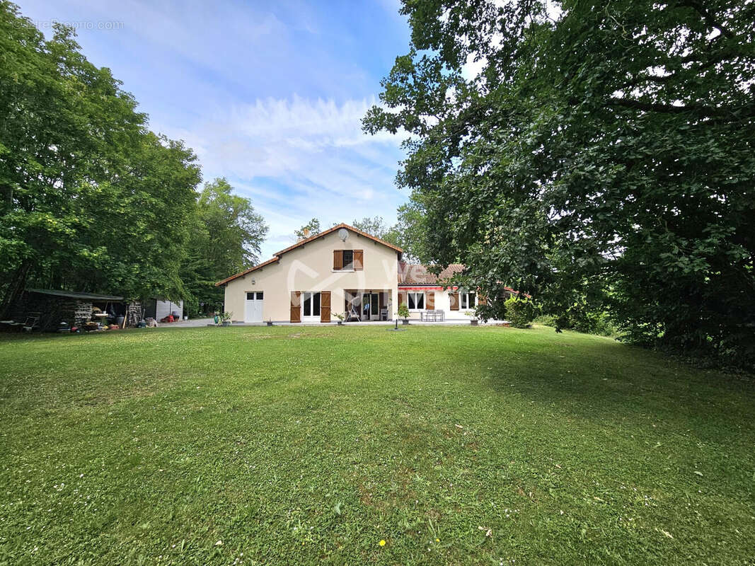 Maison à SAINT-GERVAIS-LES-TROIS-CLOCHERS