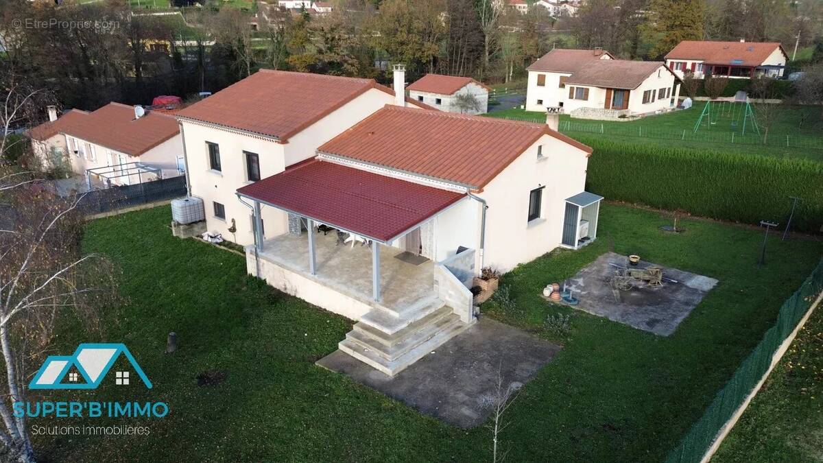 Maison à MAZEYRAT-D&#039;ALLIER