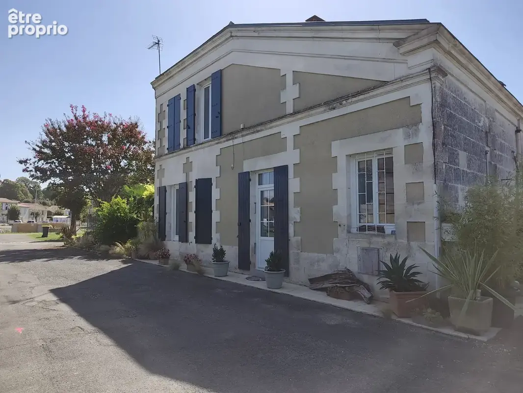 Photo Maison à Chenac-Saint-Seurin-D'uzet au prix de 349 000€