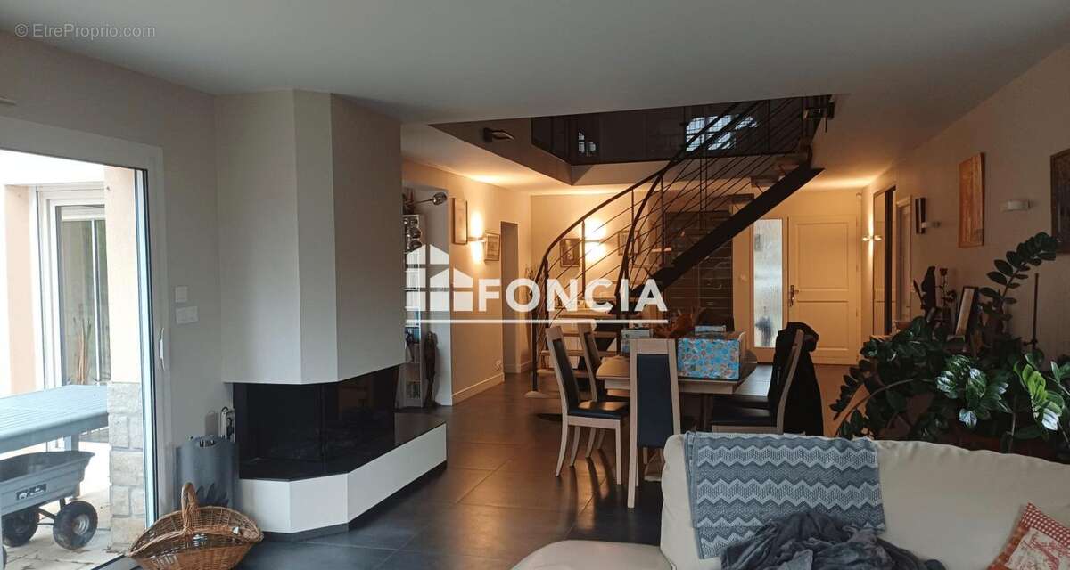 Maison à CHARTRES-DE-BRETAGNE