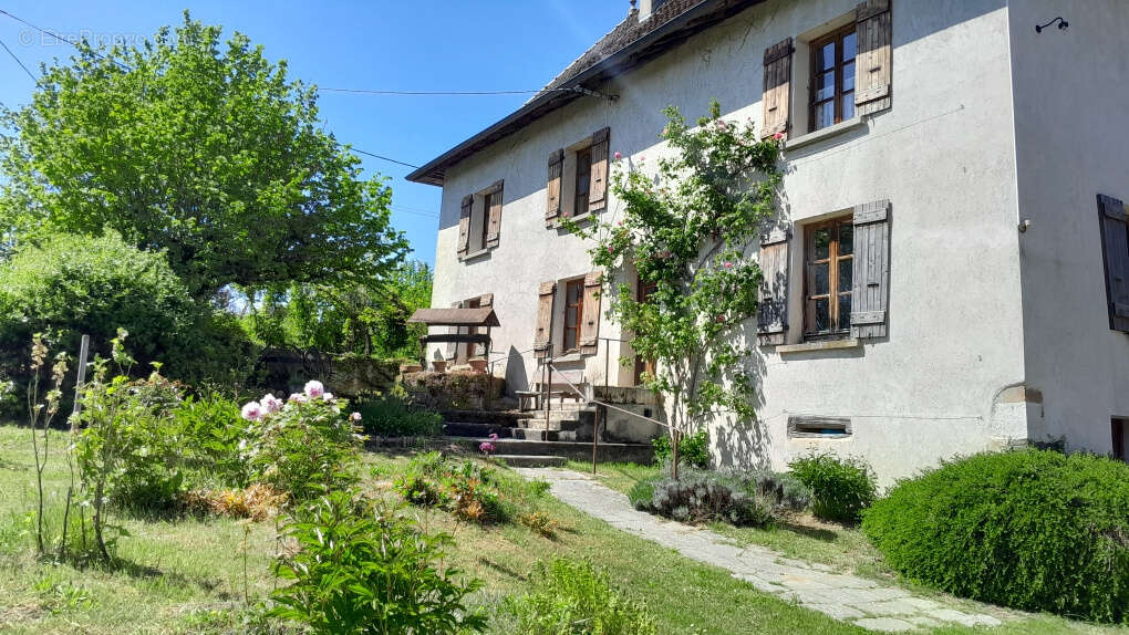 Maison à FAVERGES-DE-LA-TOUR