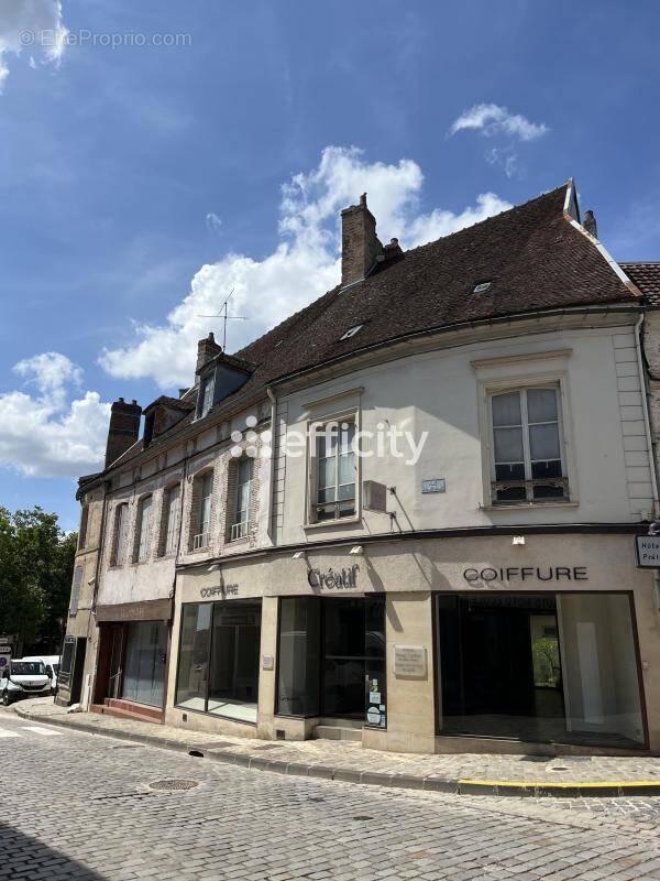 Appartement 300 m² à Sezanne  - photo 1