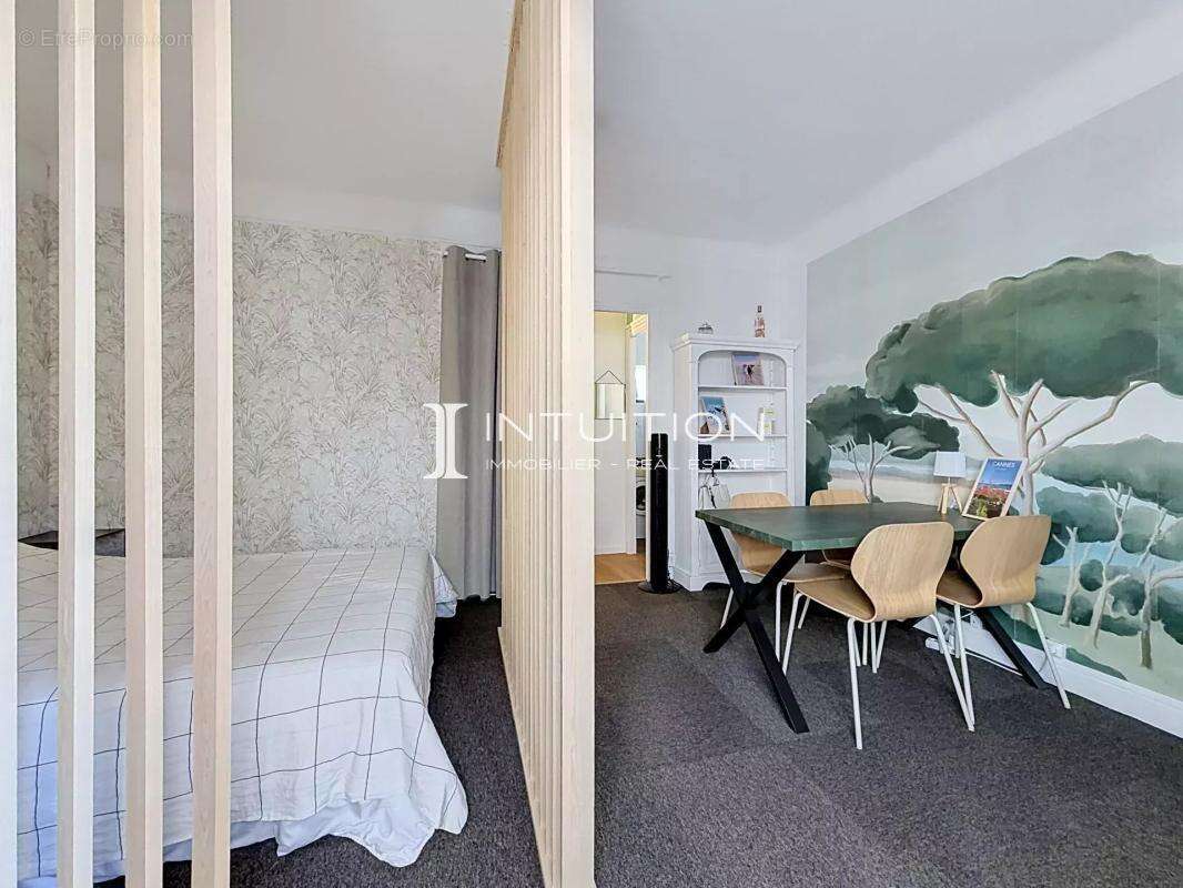 Cannes - Croisette : Studio avec coin nuit vue mer latérale - photo 5