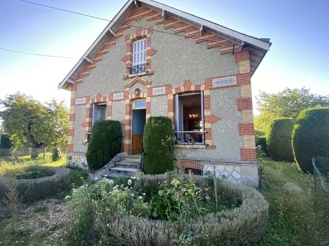 Maison à BELLEGARDE