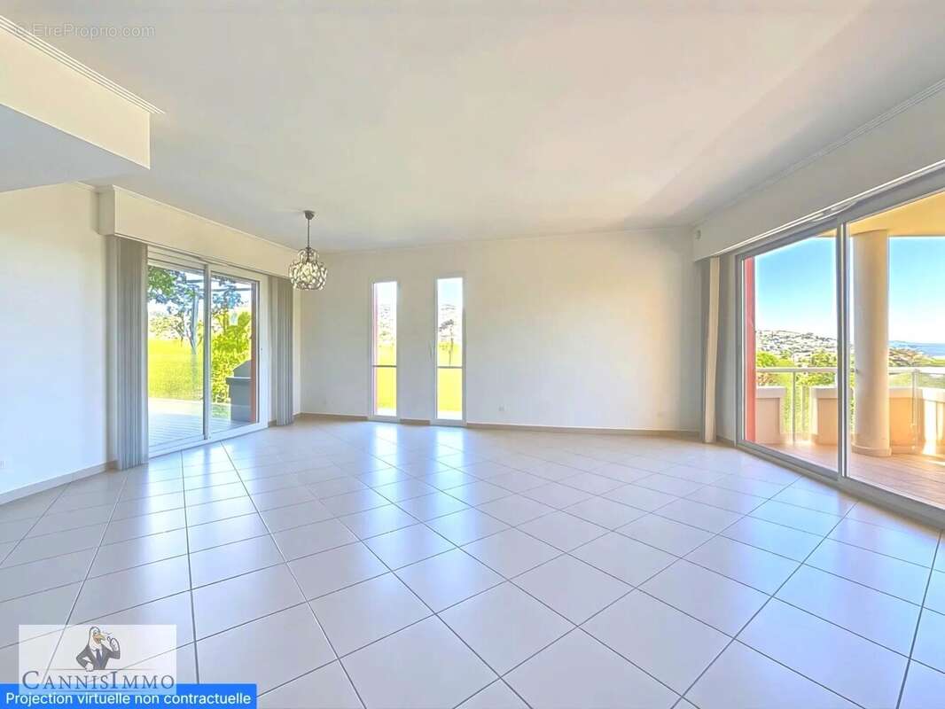 Appartement à MANDELIEU-LA-NAPOULE