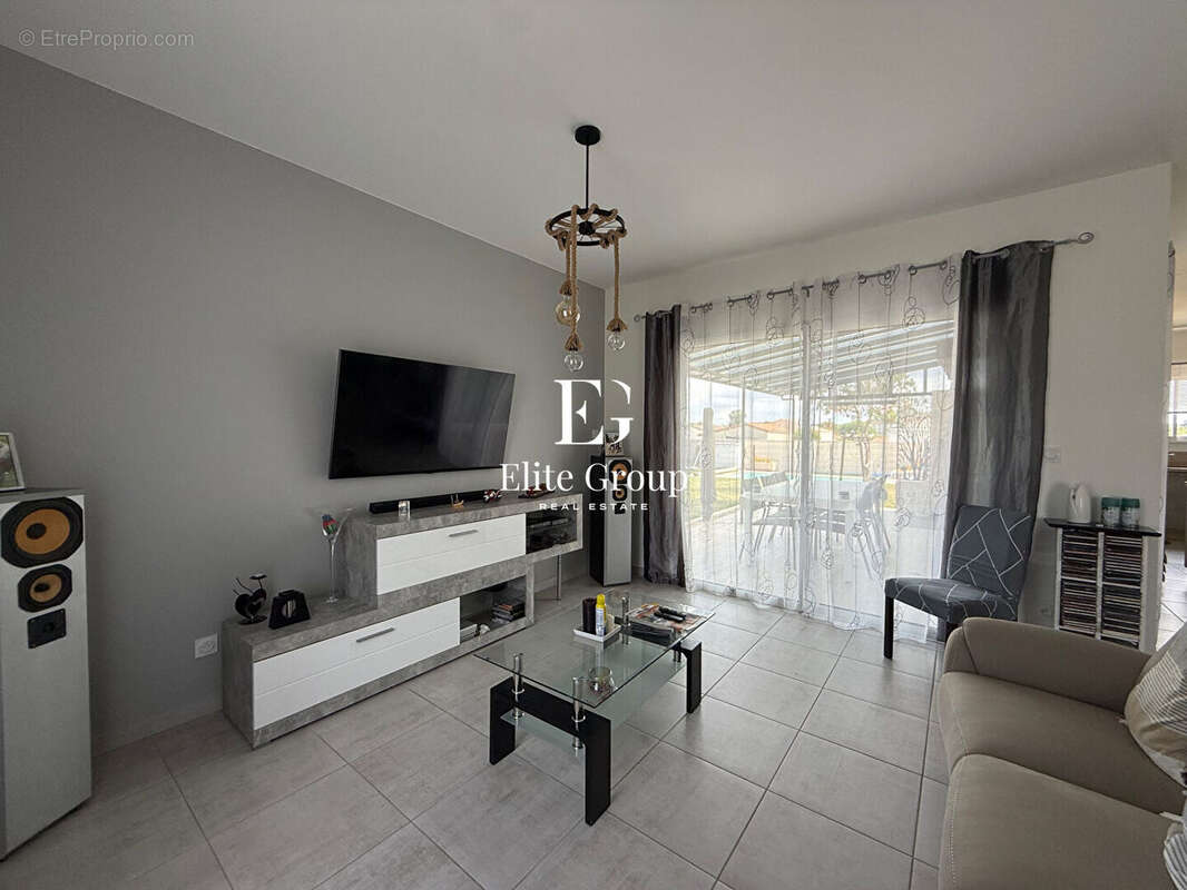 A VENDRE très joli pavillon avec piscine à Jarnac 126 m2 - photo 3