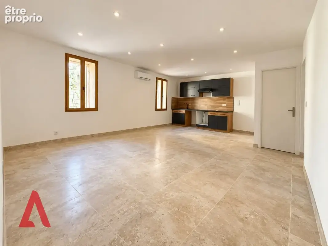 T3 appartement rénové avec 2 chambres, terrasse et garage au cur de Magalas - photo 3