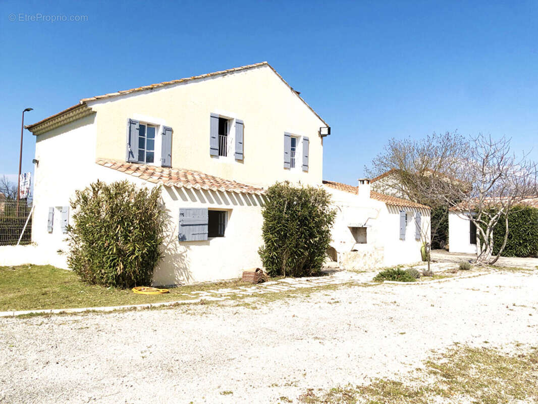 Autre à L'ISLE-SUR-LA-SORGUE