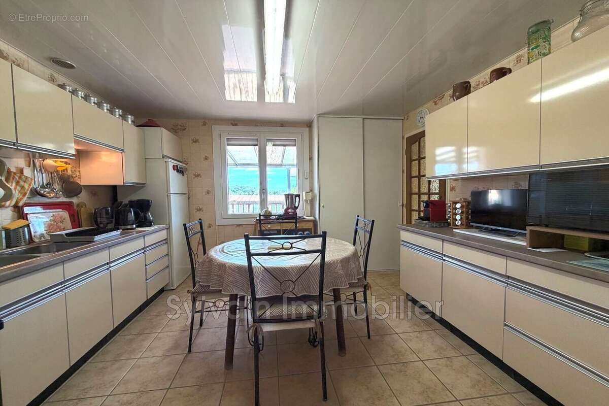 Maison 77 m² à Songeons  - photo 6