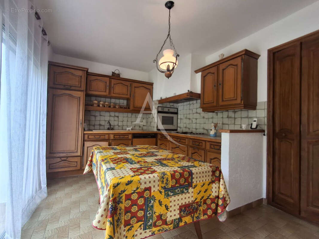 Maison à LA TOUR-SUR-ORB