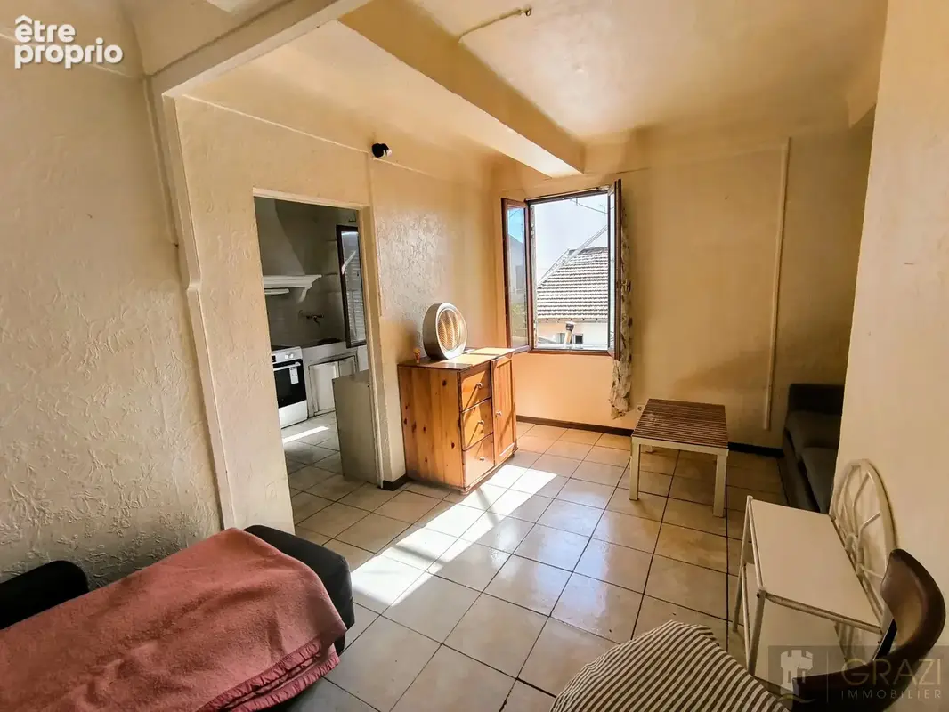 À vendre : appartement à rénover de 43 mètres carrés dans le secteur de Toulon Ouest. - photo 4