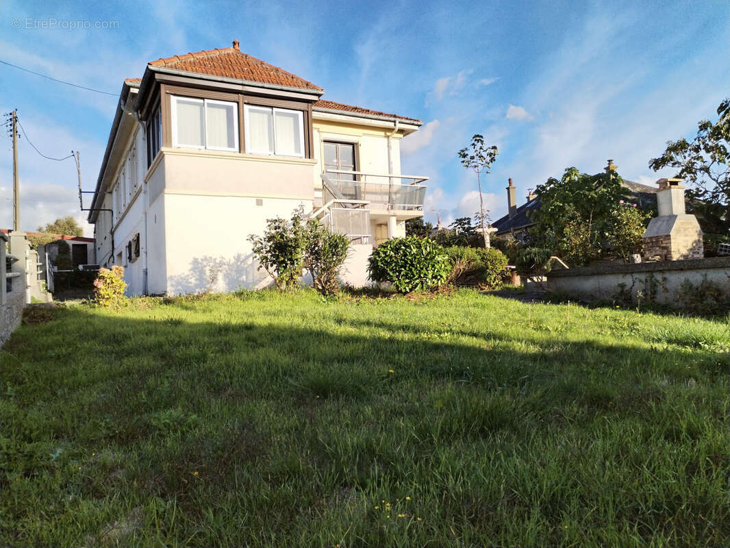 Maison à DONVILLE-LES-BAINS