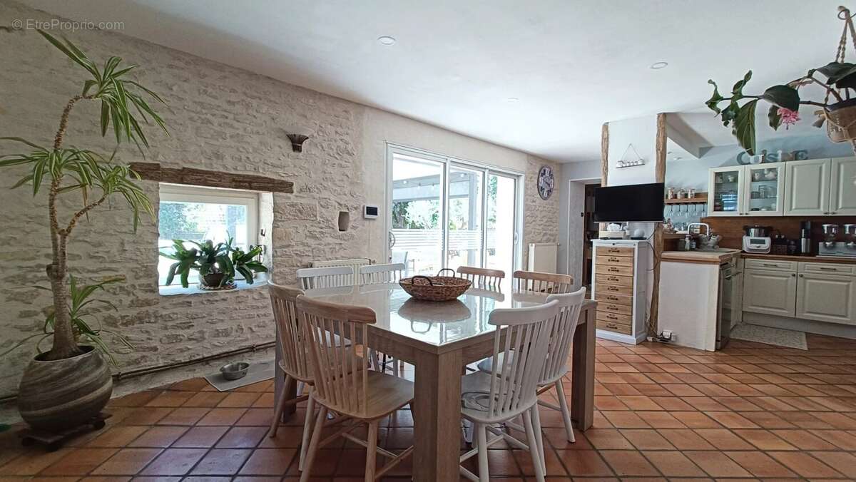 Maison à VOUZAILLES