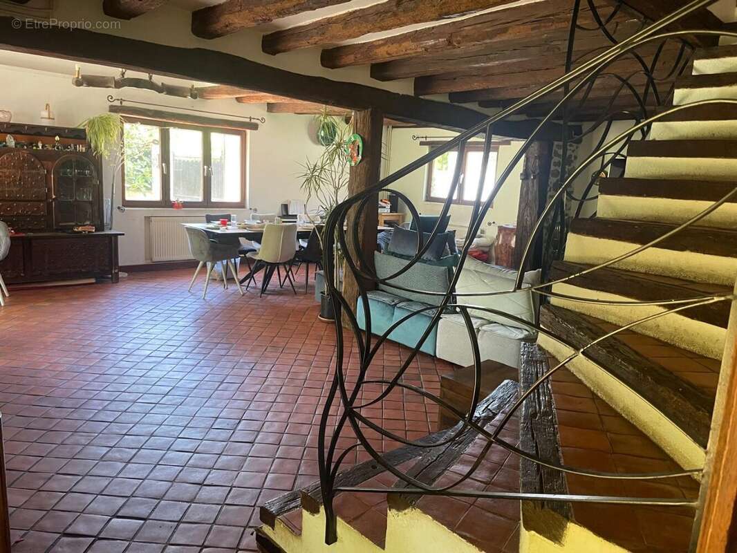 Maison à ANGERVILLIERS
